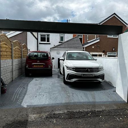 Clare Street - 3 Bedroom House With Private Parking Merthyr Tydfil Exterior foto